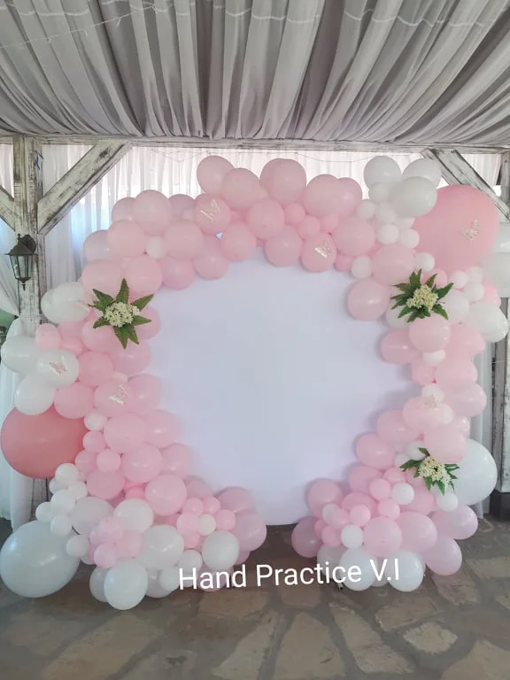 Бяло/розов декор