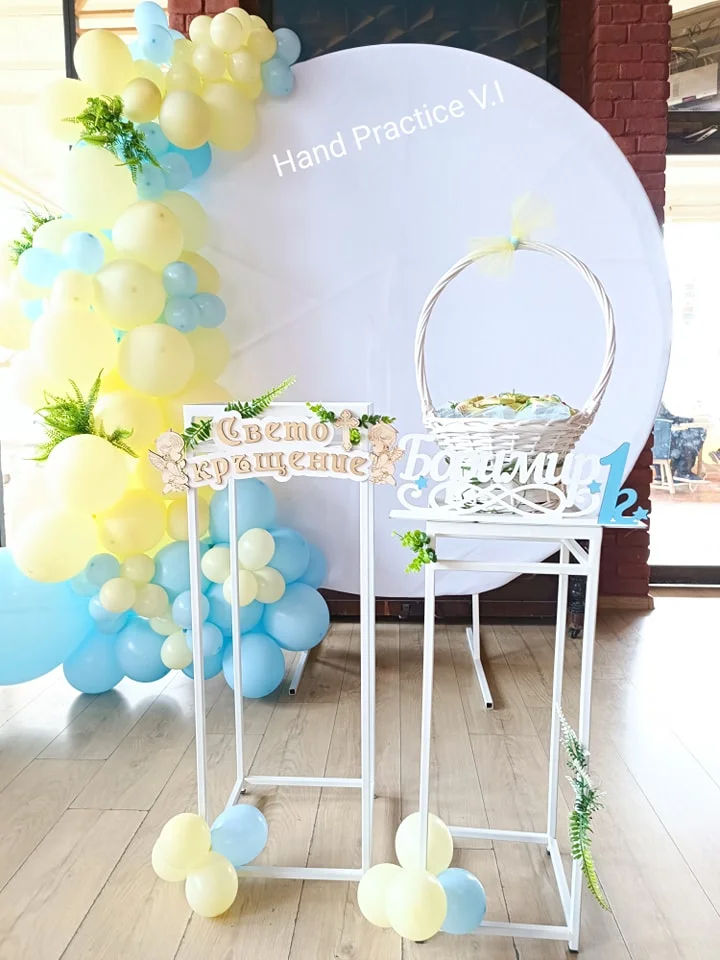 Свето кръщение- жълто и синьо макарон